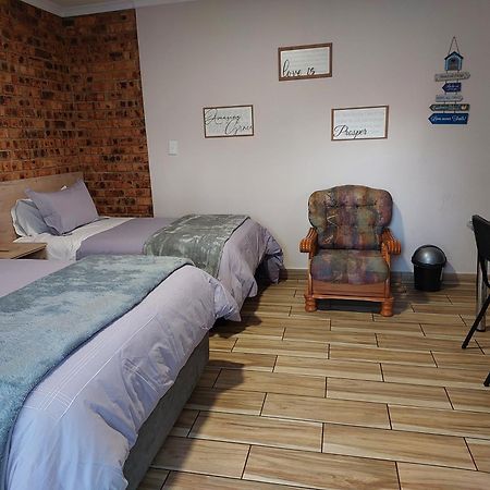 Twins Guest House Astoni Vanderbijlpark Exterior foto