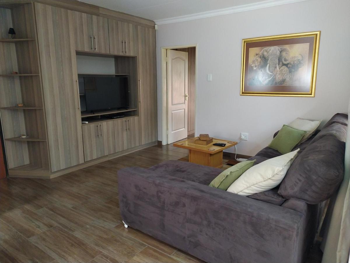 Twins Guest House Astoni Vanderbijlpark Exterior foto