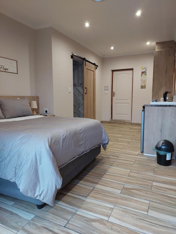Twins Guest House Astoni Vanderbijlpark Quarto foto