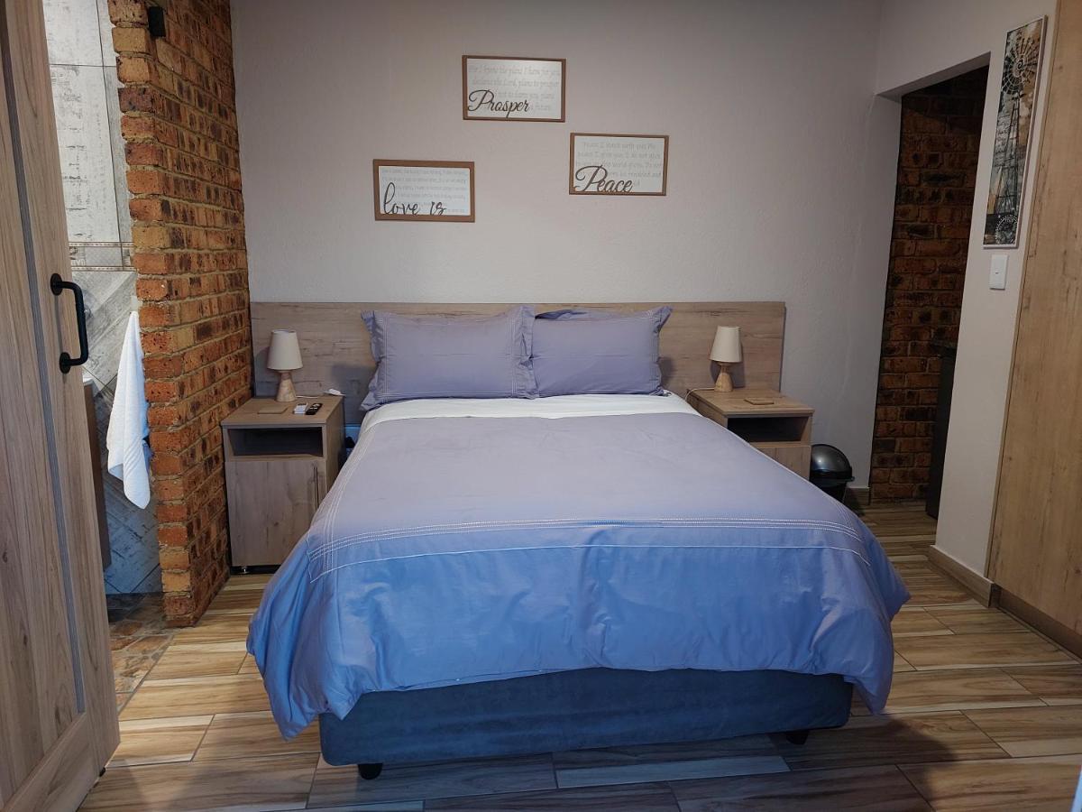 Twins Guest House Astoni Vanderbijlpark Quarto foto