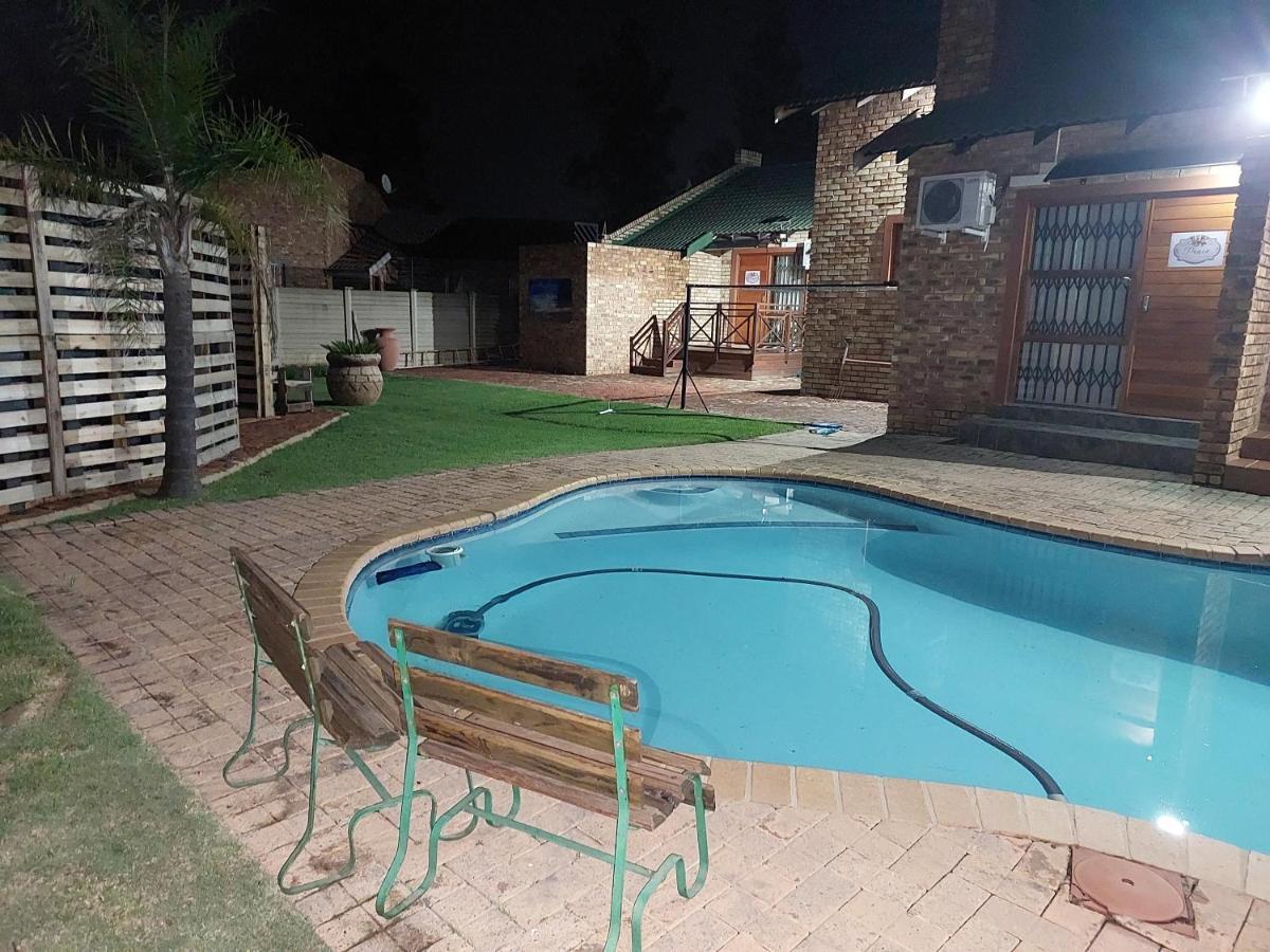 Twins Guest House Astoni Vanderbijlpark Exterior foto