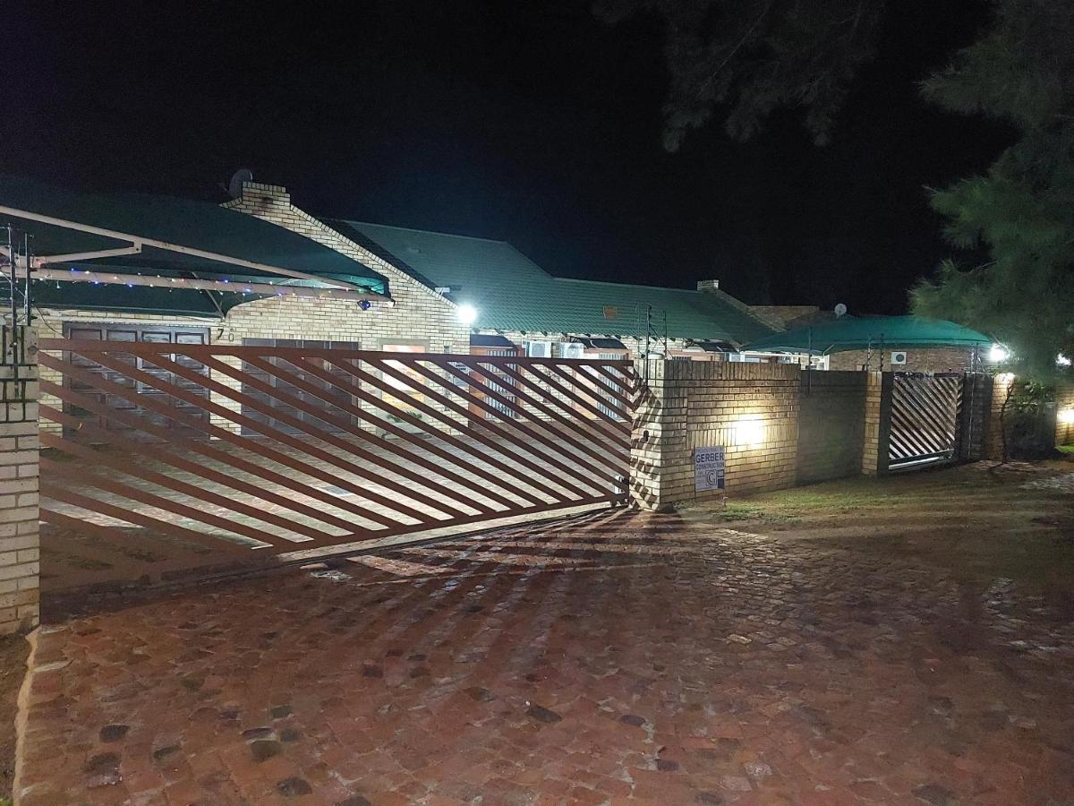 Twins Guest House Astoni Vanderbijlpark Exterior foto