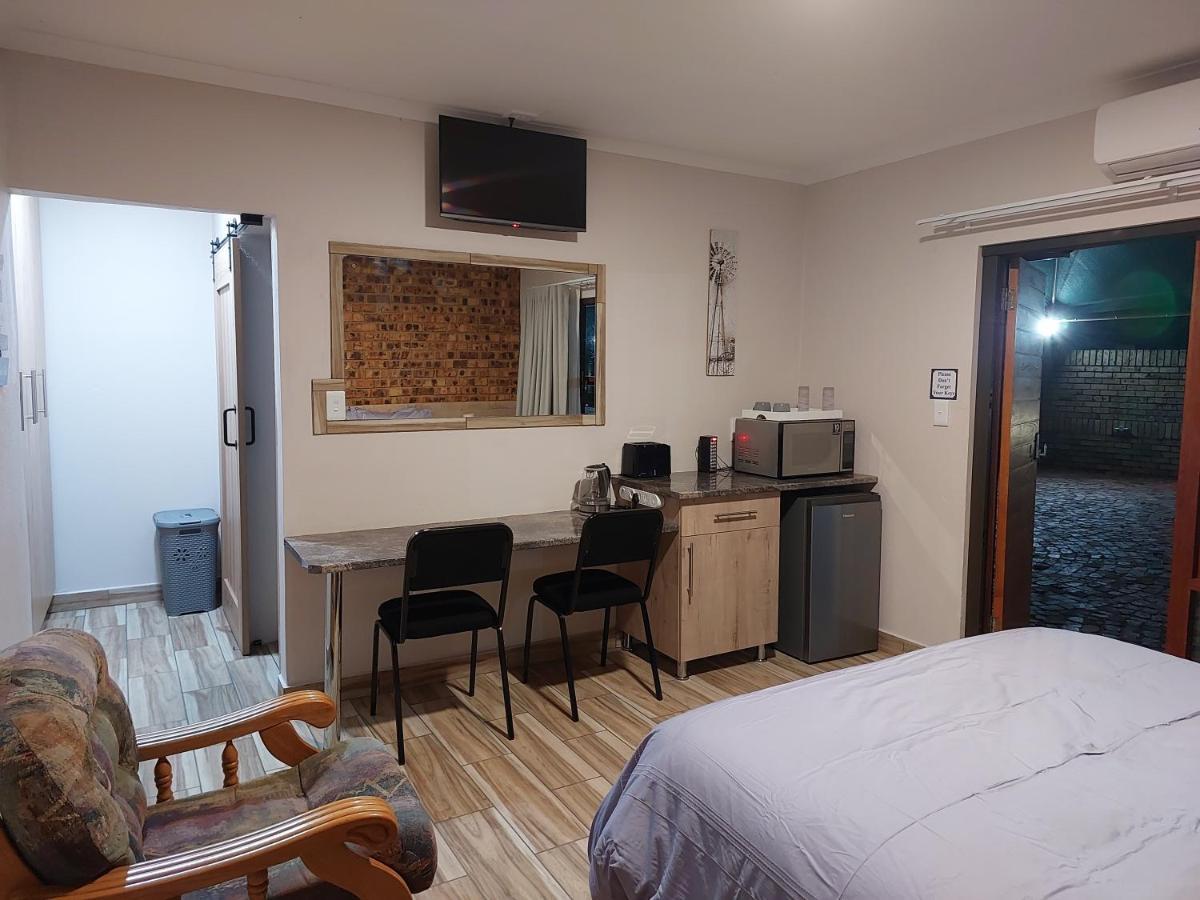 Twins Guest House Astoni Vanderbijlpark Quarto foto